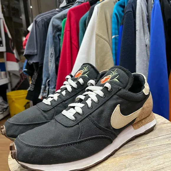 Nike Day Break Pomegranate Mens cork sneakers